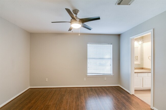 Building Photo - 5125 Carriage Bend Dr