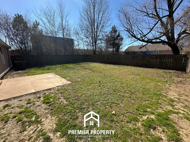 Building Photo - Charming 3BR/2BA Memphis Home w/ Vaulted Ceilings, Fireplace & Fenced Backyard