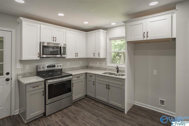 Building Photo - 3508 Lois Ln NW