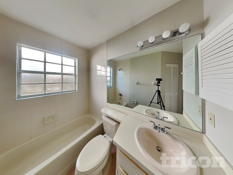 Building Photo - 4944 Harbor Woods Dr