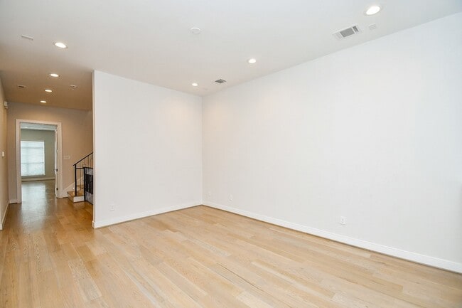 Building Photo - 2315 Peckham St