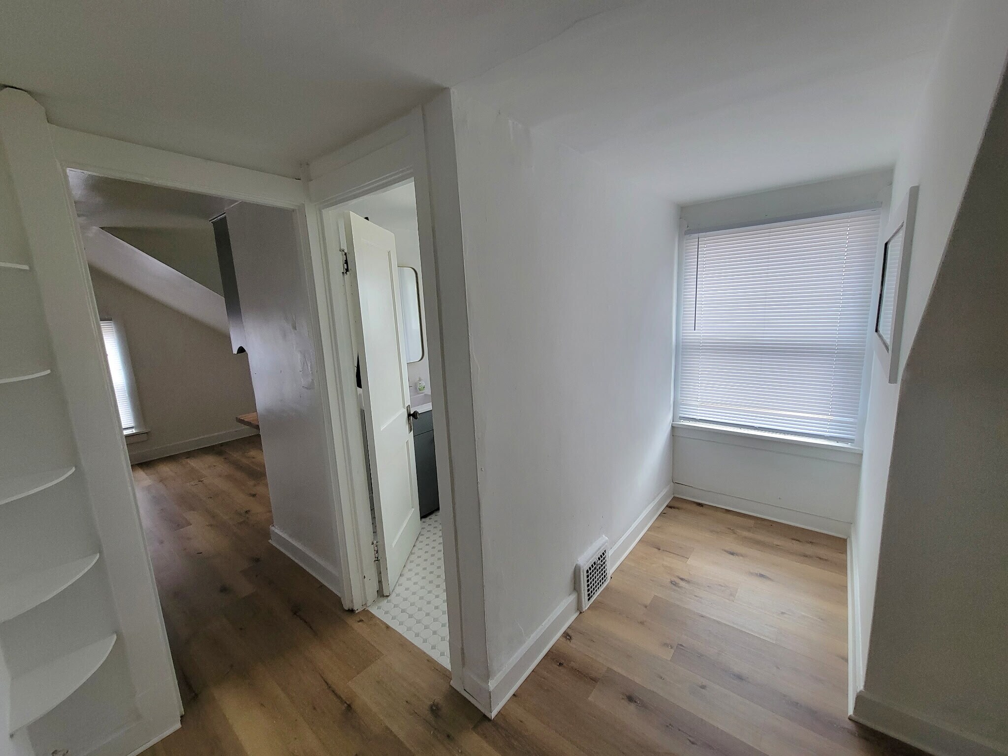 Building Photo - 1276 W 89th St