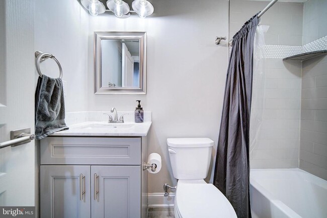 Building Photo - 1513 S Lambert St