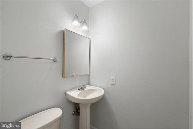 Building Photo - 2146 Golf Course Dr