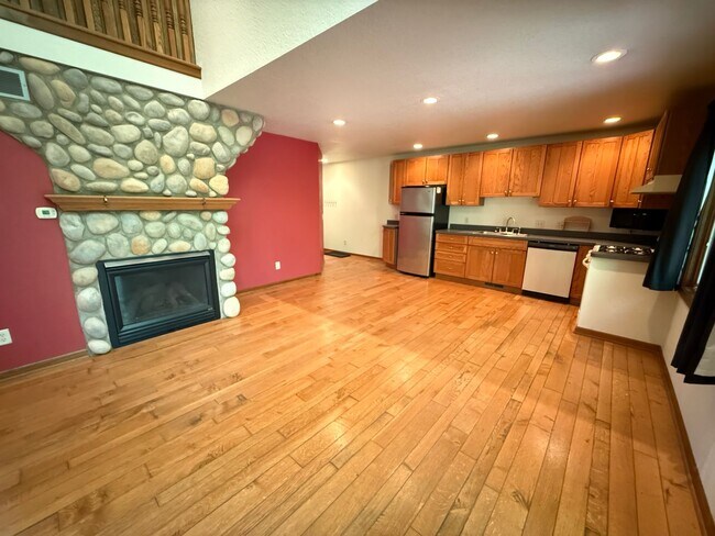 Building Photo - 7366 Surrey Dr