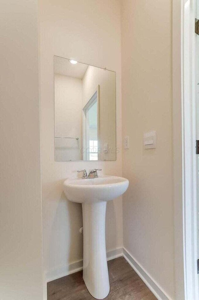 Building Photo - 852 Sunny Vale Dr