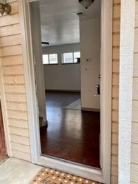 Building Photo - 3 bedroom 2 bath with 2 car garage