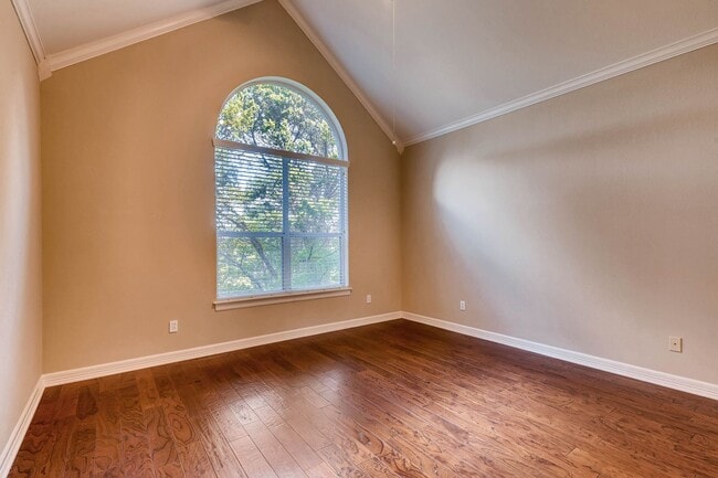 Building Photo - Beautiful Home in Great Hills!