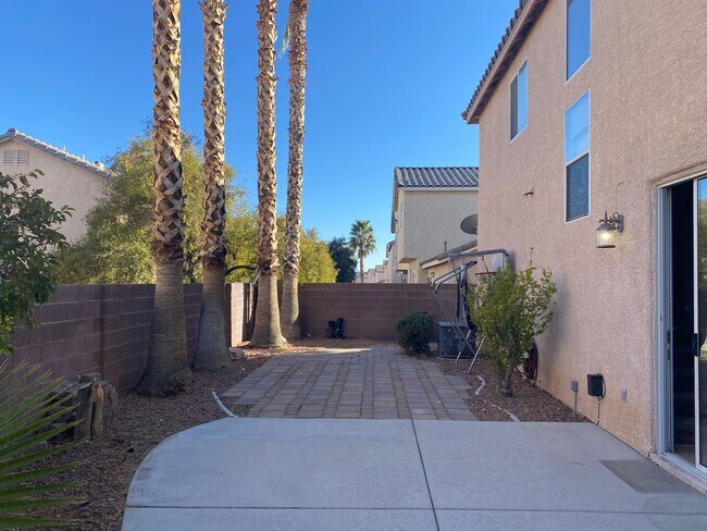 Building Photo - 2630 Heathrow St