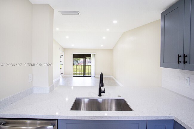 Building Photo - 9431 Boca Cove Cir