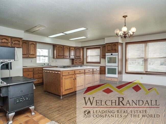 Building Photo - Beautiful 4 Bedroom Home in Layton