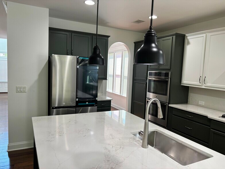 Building Photo - 2035 Davallia Ct