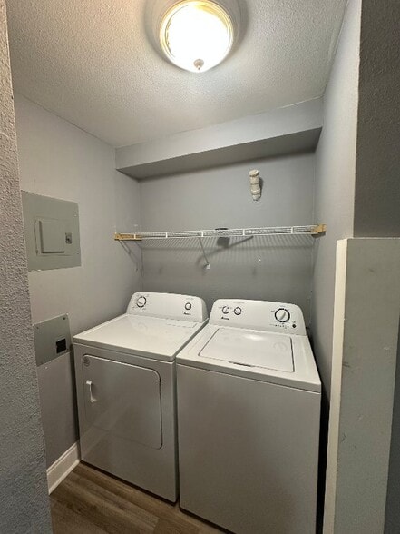 Building Photo - 3307 Kabel Dr