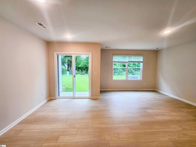 Building Photo - 810 Sandbach Rd