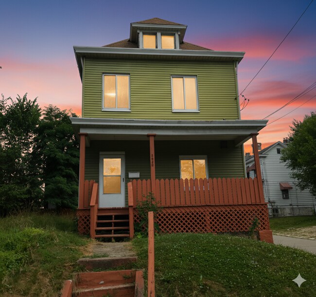 Building Photo - Rare 4 BR/ 2 BA Home with Multi-Generational Layout