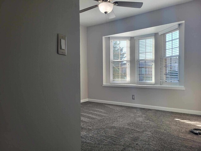 Building Photo - 11447 Lynhurst Dr