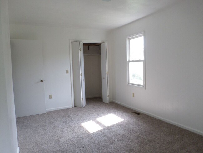 Building Photo - 3 Bedroom 2.5 Bath Duplex