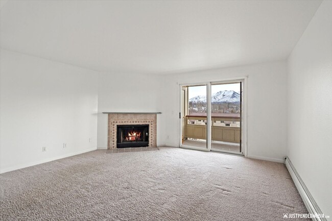 Building Photo - 2 Bed/ 2 Bath / Garage - Anchorage Condo!