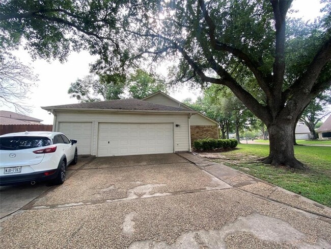 Building Photo - 14803 El Miranda Dr