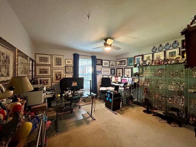 Building Photo - 5483 Vineland Rd