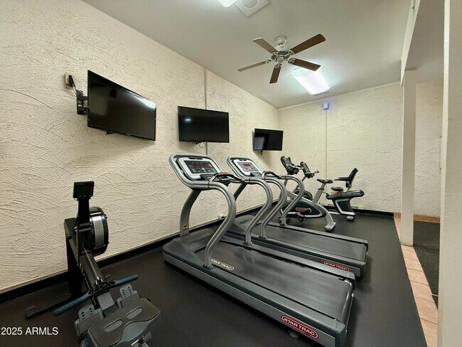 Building Photo - 7930 E Camelback Rd