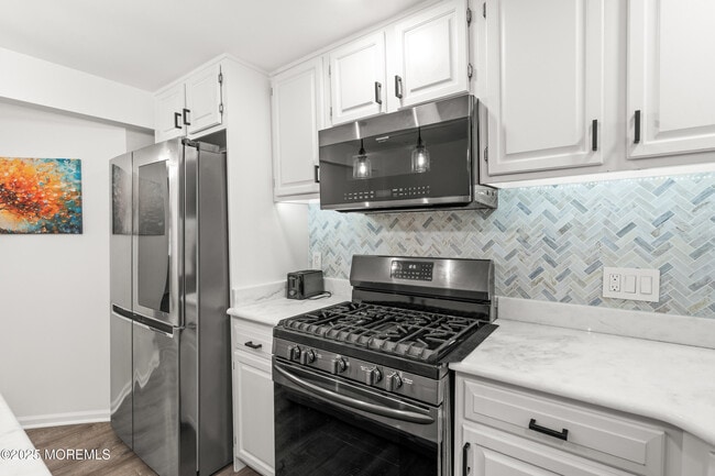 Building Photo - 611 Parkside Ave