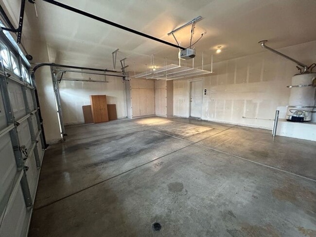 Building Photo - A Fabulous 3 Bedroom Home in Seven Hills