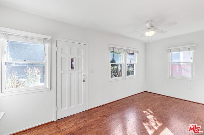 Building Photo - 608 7th Ave