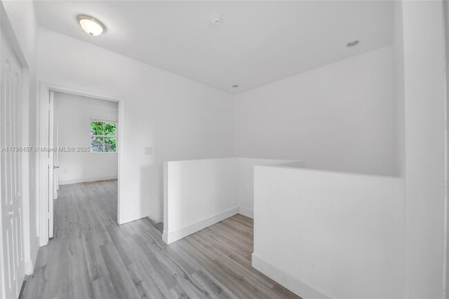 Building Photo - 948 NE 29th Terrace