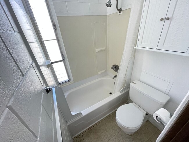 Building Photo - Recently Remodeled Studio In The Heart of Waikiki.