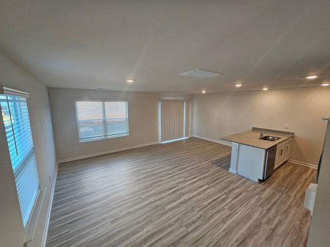 Building Photo - Brand New Townhome in Great North Charlott...