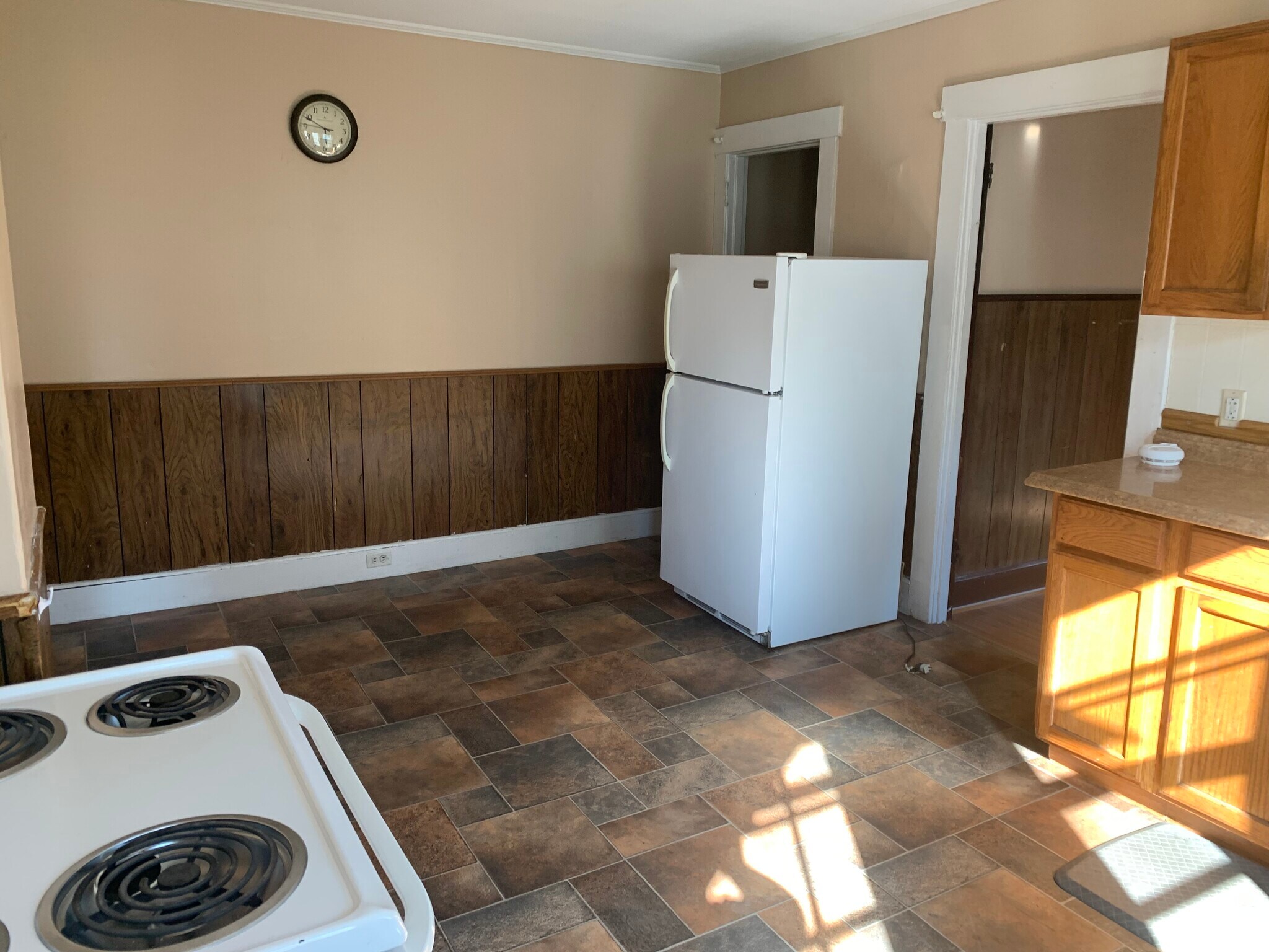 Building Photo - 566 S Main St