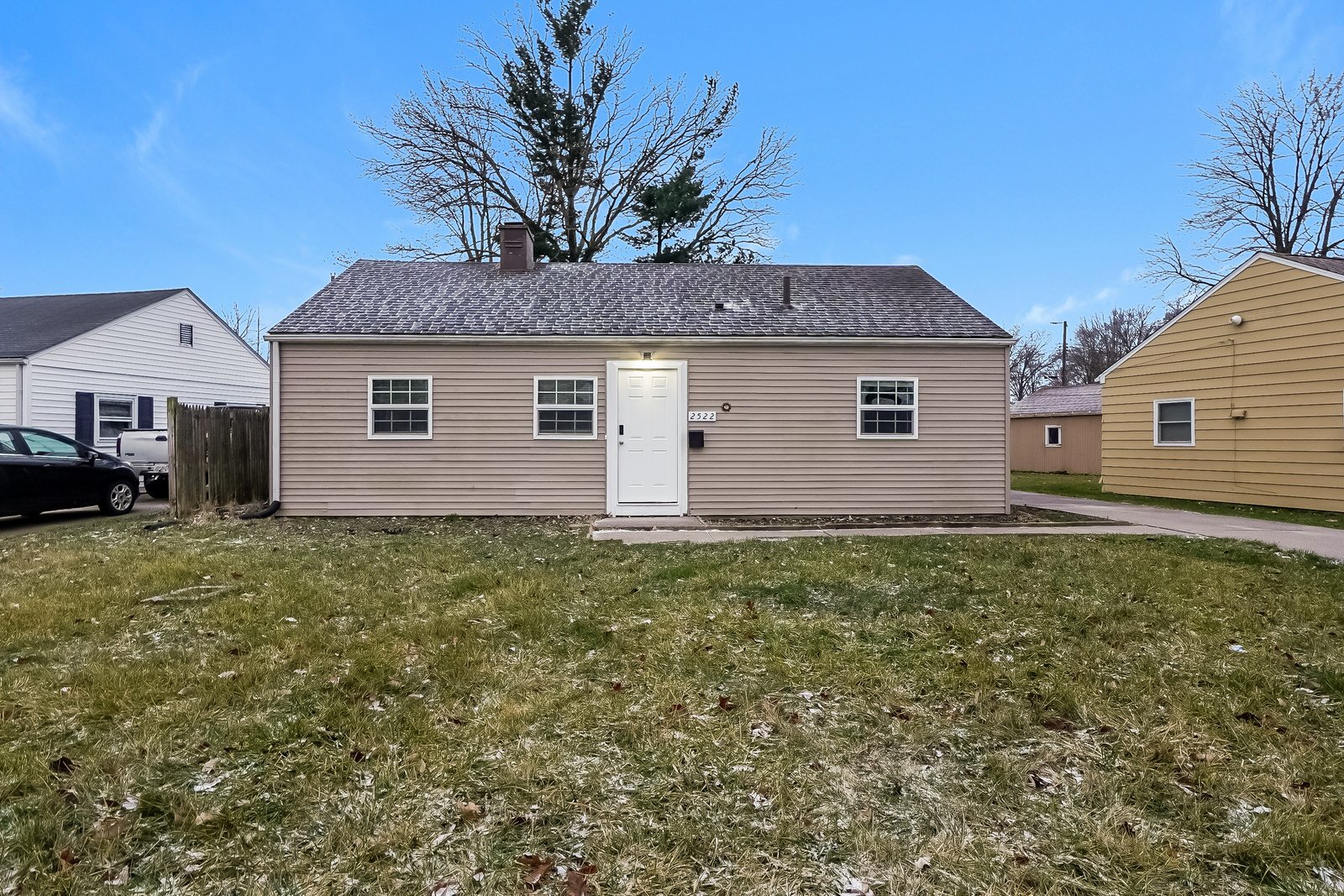 Building Photo - 2522 E 39th St