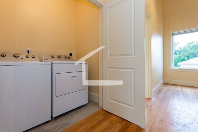 Building Photo - 118 Tremont St