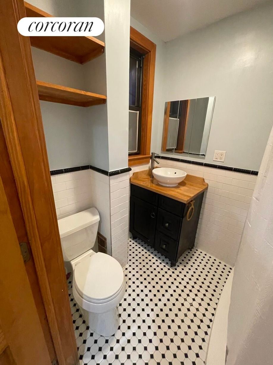 Building Photo - 332 Locust St