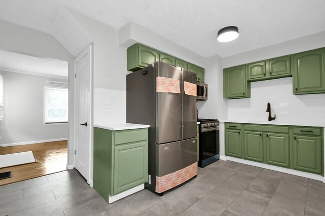 Building Photo - ? Renovated 3-Bedroom Home – Modern Comfor...