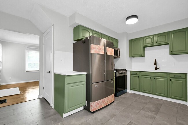 Building Photo - Charming Three-Bedroom Home in the Heart of Columbus!