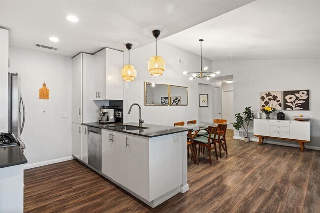 Building Photo - 314 Wood Bine Dr