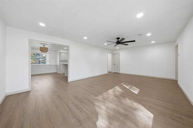 Building Photo - 5002 Cedar Creek Dr