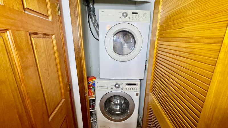 Building Photo - 1368 W Evergreen Ave