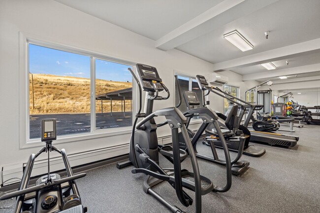 Primary Photo - 2 bed 2 bath in fully renovated complex - ...