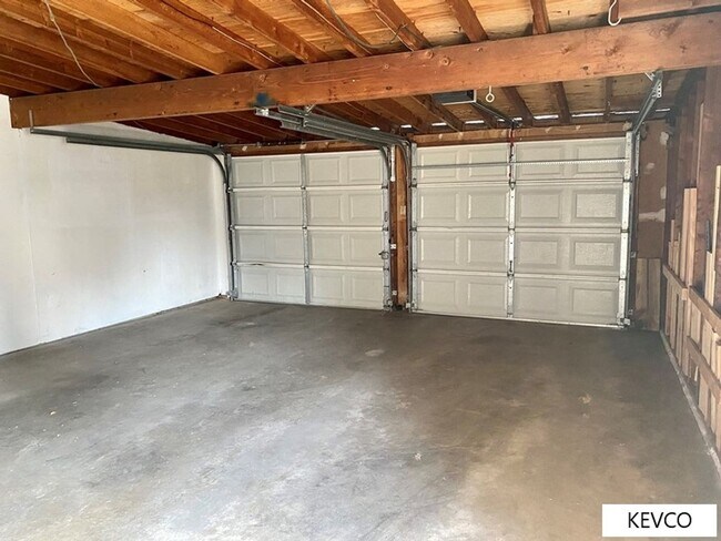 Building Photo - Three Bedroom Home Right By CSU Campus