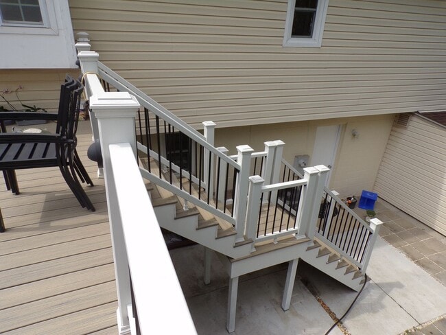 Building Photo - WOW Factor Home in Alexandria
