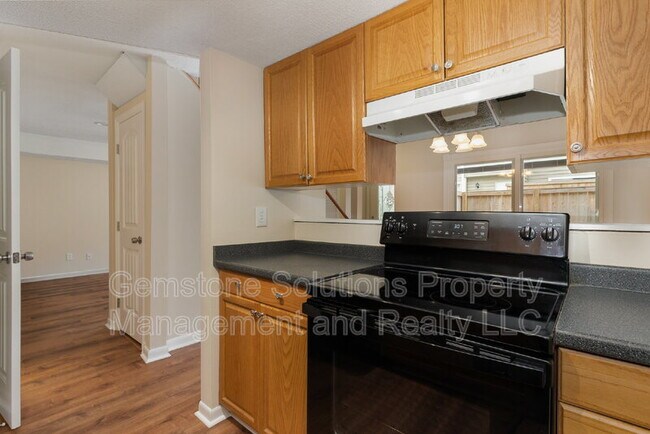 Building Photo - 404 Granville Rd