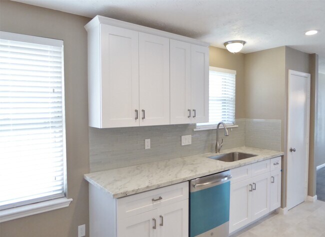 Building Photo - 21311 Park Mt Dr