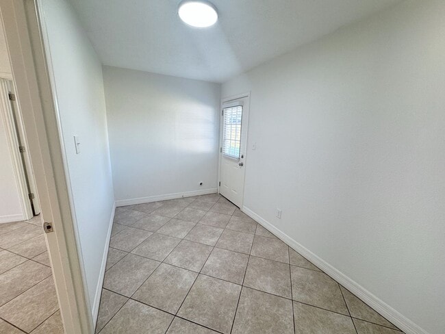 Building Photo - 310 W Pineshadows Dr