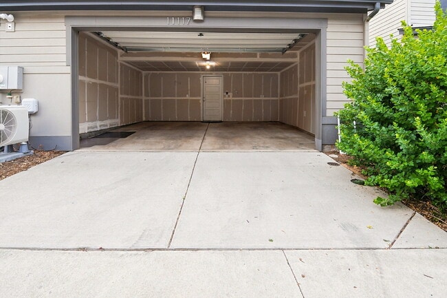 Building Photo - $2,645.95, 3 bed, 2.5 bath end unit located in Aurora with a washer and dryer.