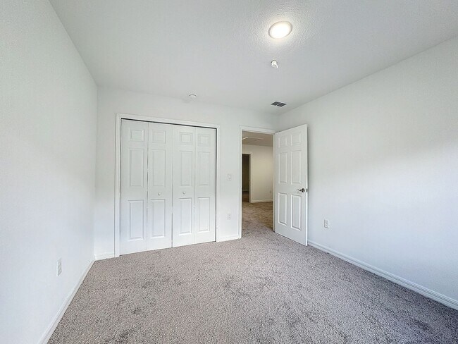 Building Photo - Townhouse For Lease in Saint Cloud