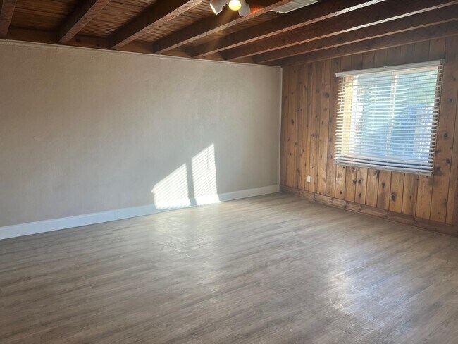 Building Photo - 3828 Altura Ave