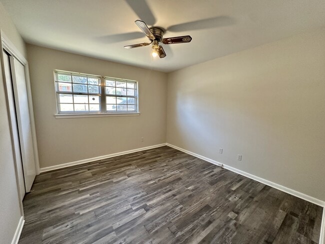 Building Photo - 2805 2nd Pl NW